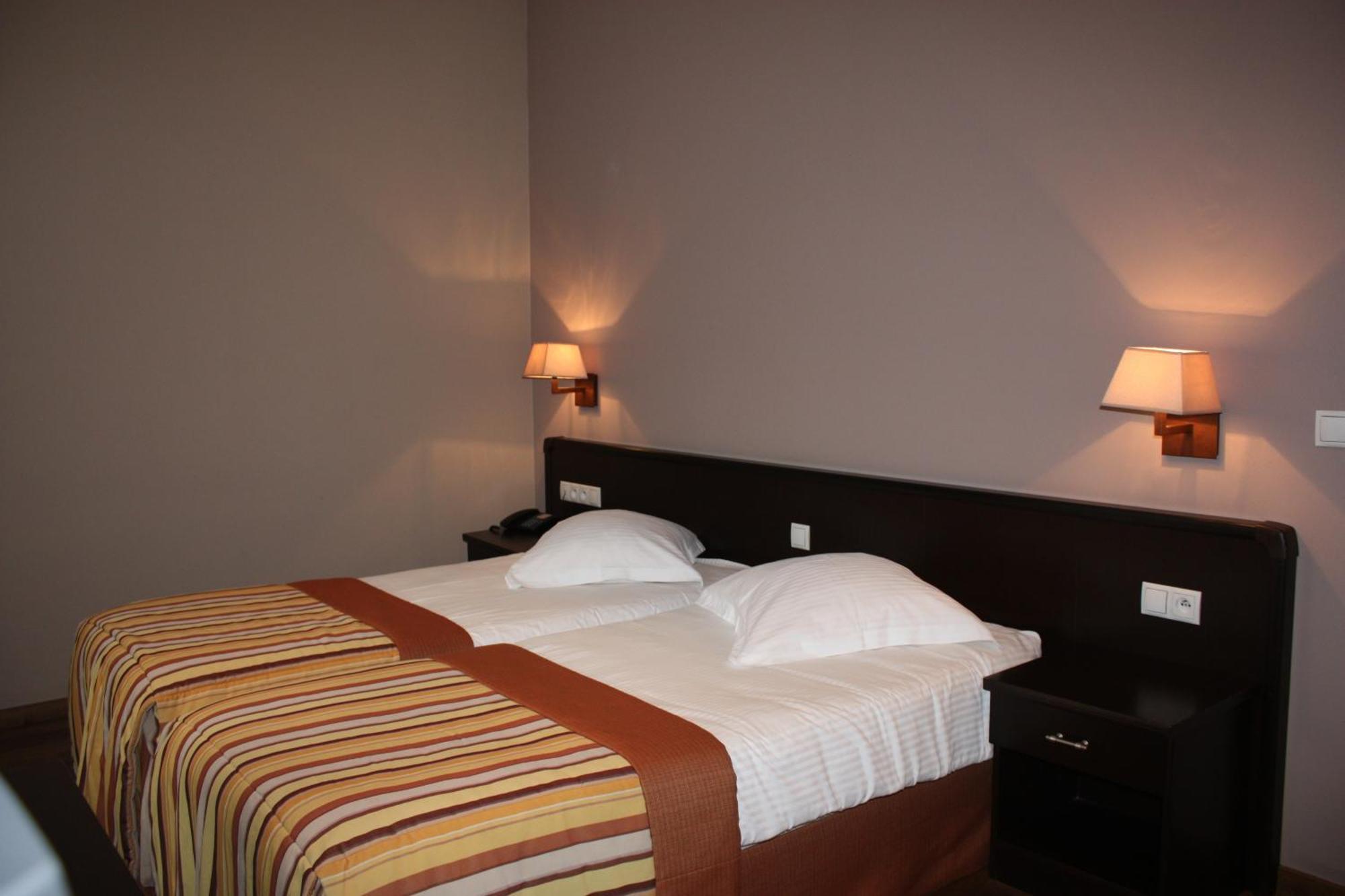Hotel Giorgi Et Logements Insolites-Jacuzzi Prive Μπαστόν Εξωτερικό φωτογραφία