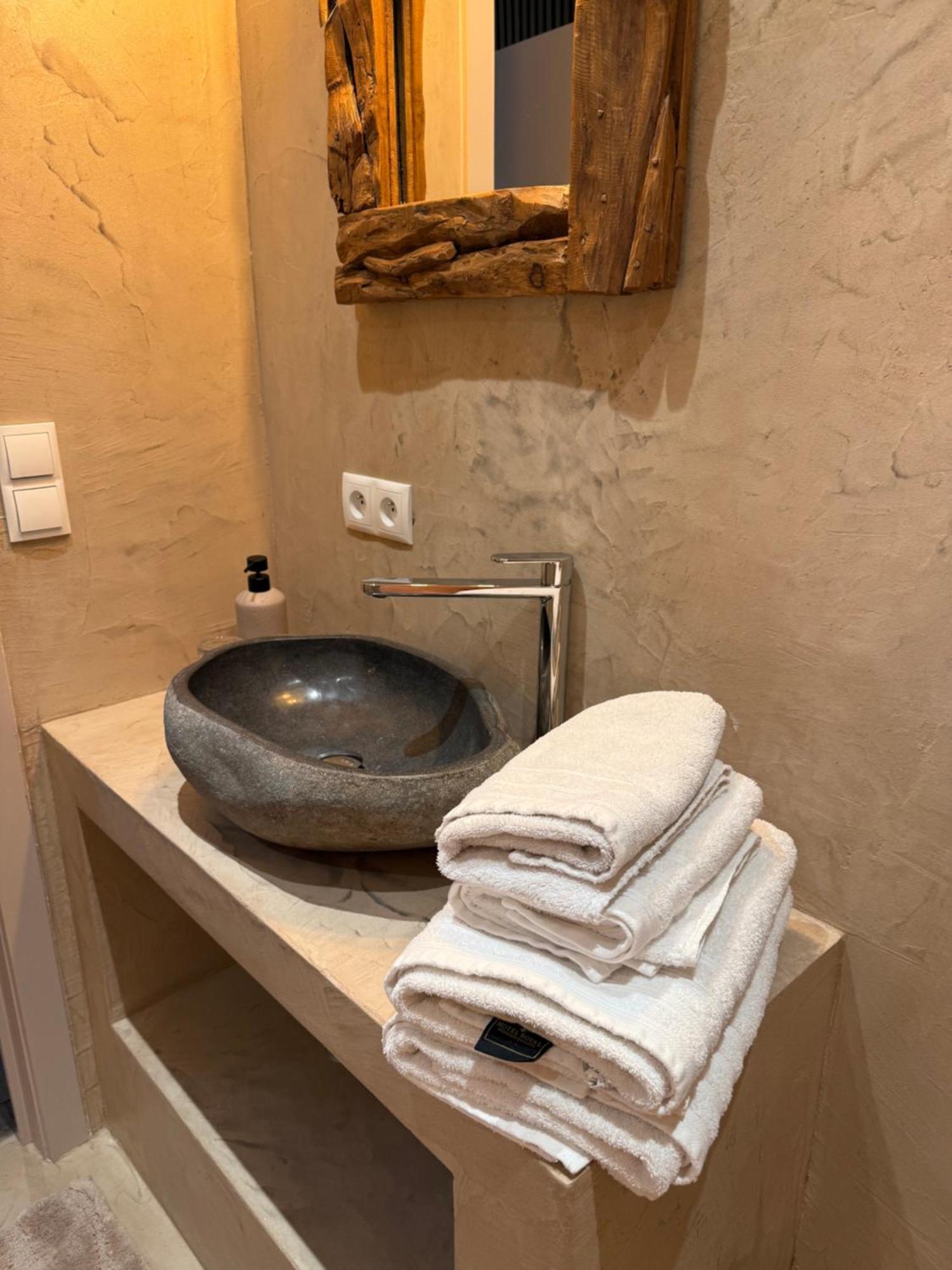 Hotel Giorgi Et Logements Insolites-Jacuzzi Prive Μπαστόν Εξωτερικό φωτογραφία