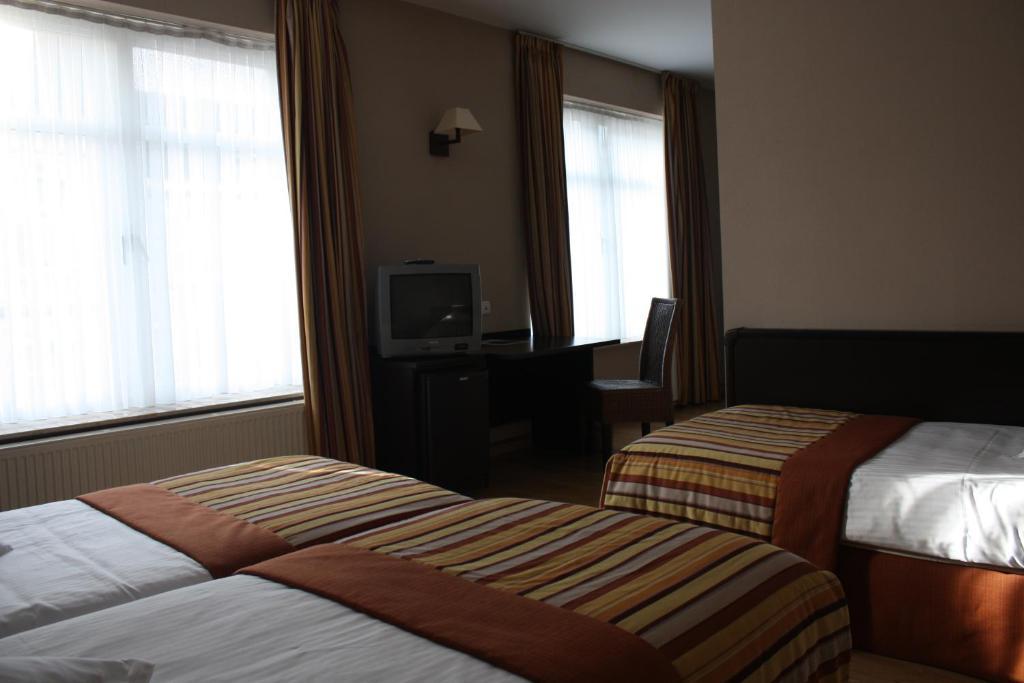 Hotel Giorgi Et Logements Insolites-Jacuzzi Prive Μπαστόν Δωμάτιο φωτογραφία